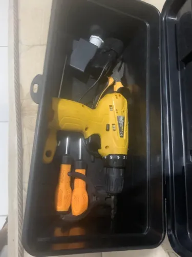 Vendo parafusadeira e furadeira