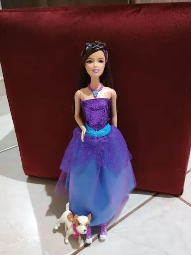Boneca Maria Alice de Barbie Moda e Magia completa
