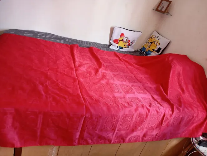 Vendo uma toalha de mesa