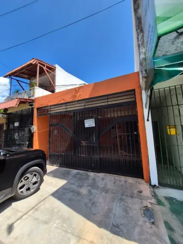 ALUGO EXCECELENTE CASA NA LOMAS - COM TERRAÇO,LOCALOZAÇÃO PRIVILEGIADA E PROXIMO DE TUDO.