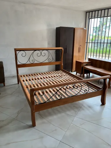 Cama em madeira peroba rosa