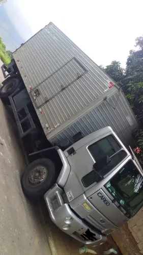 Vendo Ford Cargo 1317e ano 2007, 2º dono, baú e plataforma