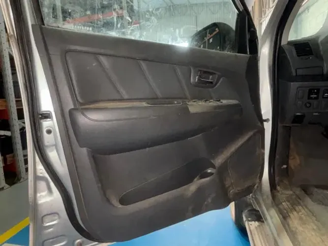 Forro de porta Diant L/E + botão comando de vidro Hilux 2014