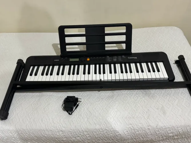 Teclado Musical Casio Casiotone CT-S200 + Suportes