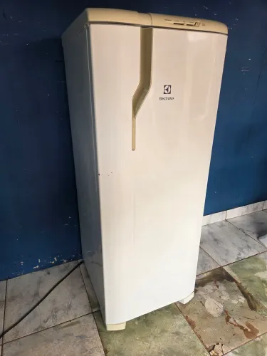 Vendo geladeira Electrolux 
