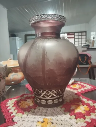 Vaso de Vidro Cameo Lapidado Estilo Boêmio, Antigo (c. 1900)