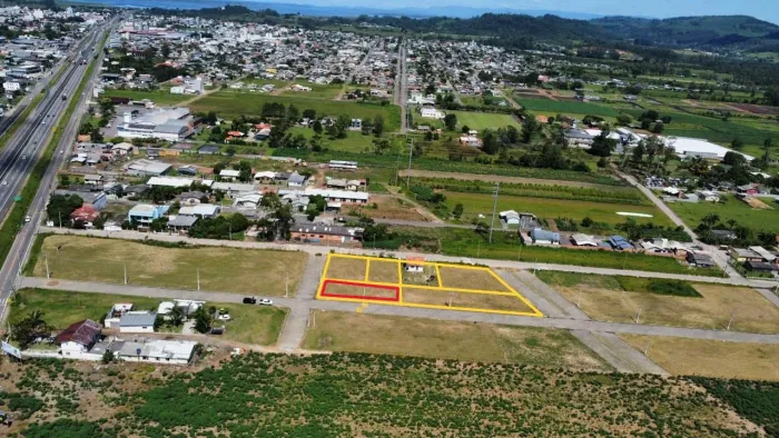 TERRENO DE ESQUINA EM LOTEAMENTO PLANEJADO EM SOMBRIO