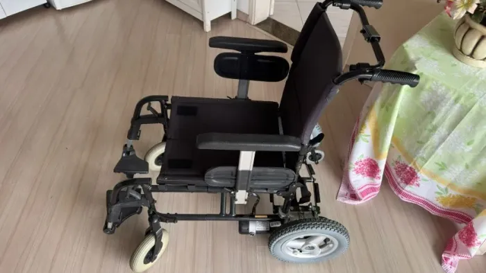 O preço baixou! Cadeira de rodas Motorizada, modelo E4 da Ortobra