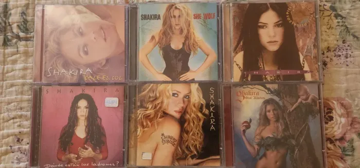 Coleção de CDs shakira