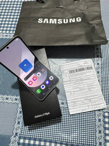 Samsung Galaxy Z Flip 6 512GB de armazenamento 12GB de memória RAM