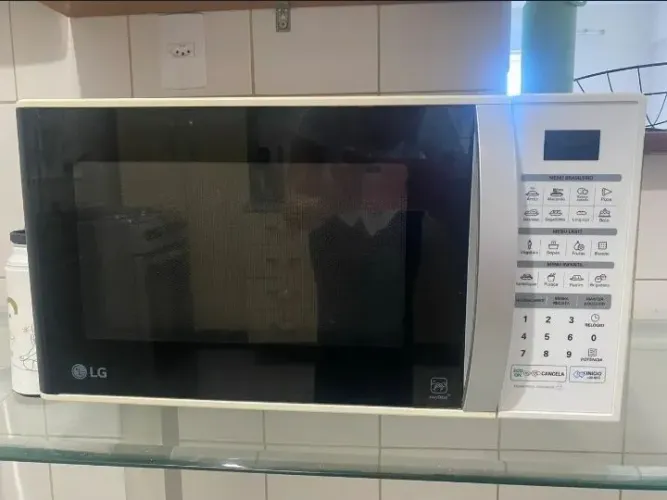 Micro-ondas LG 30 Litros 220V Usado - Ótimo Estado