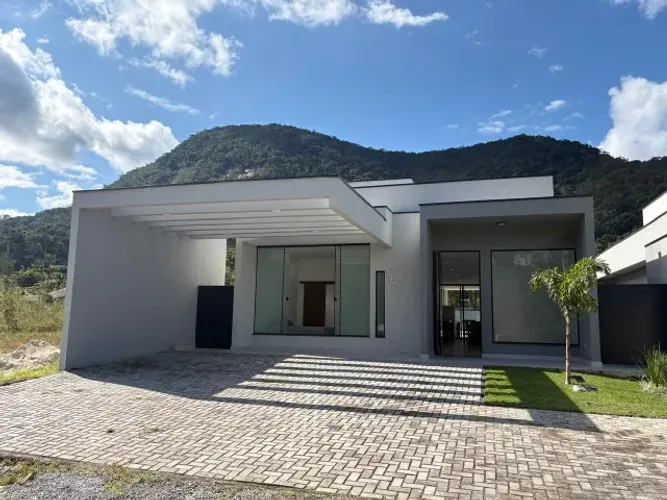 Casa nova nunca habitada com 3 suítes e 225m no Mar Verde 2 a 800m da praia