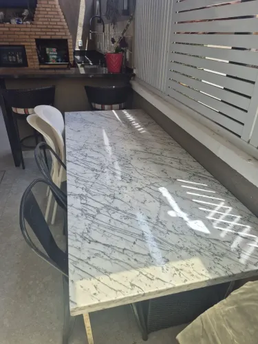 Linda mesa de Mármore Carrara