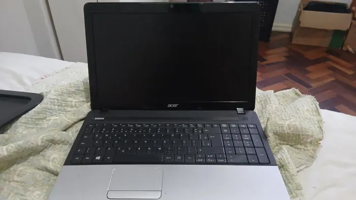 Acer Aspire E1-571 para peças ou reforma.