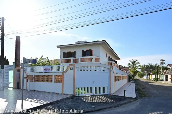 Sobrado à Venda em Balneário Stella Maris, Peruíbe - SP