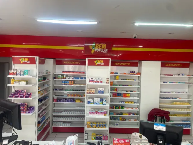 Vendo Prateleiras , Gôndolas e Balcões de Drogaria