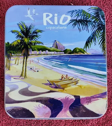 Lata vazia com pintura Rio / Copacabana.