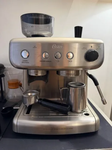 Cafeteira Oster Xpert Perfect Brew com moedor integrado