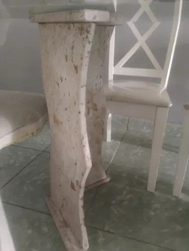 Vendo mesa de vidro, 1.40 por 0.50 cm com os pés de marmore e 6 cadeiras