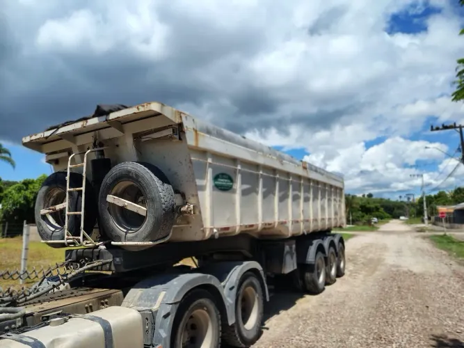 Carreta basculante 30M³ sem pneu