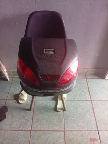 Vendo esse bau sem suporte sem trava balatu