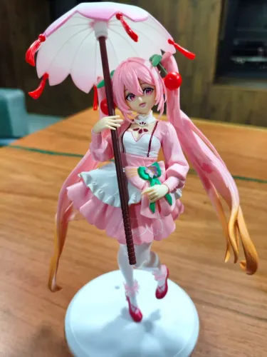 Figura da Sakura Miku com guarda-chuva