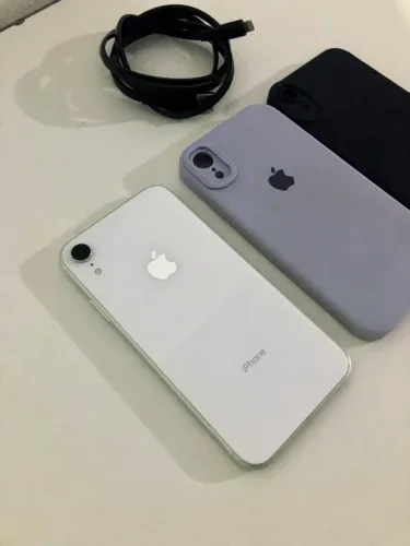 iPhone XR branco 128gb