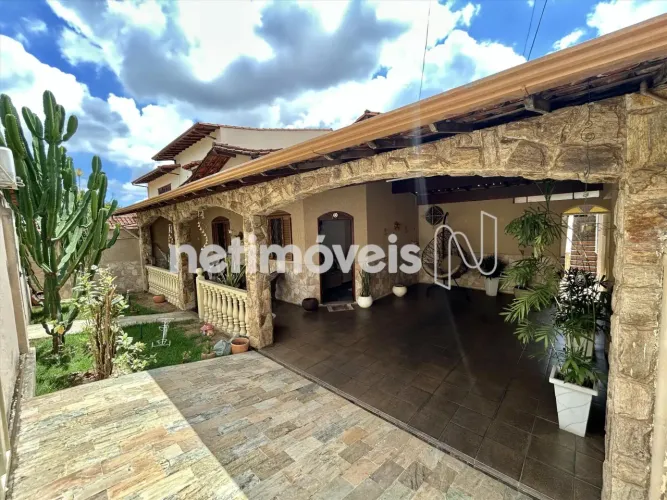 Casa a venda no Serrano!