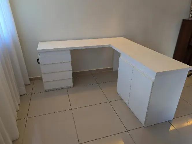 Escrivaninha branca em L 170cmx170cm