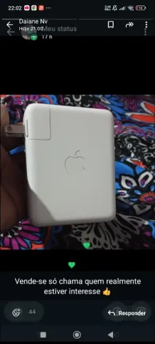 Vendo um carregador portátil iPhone 