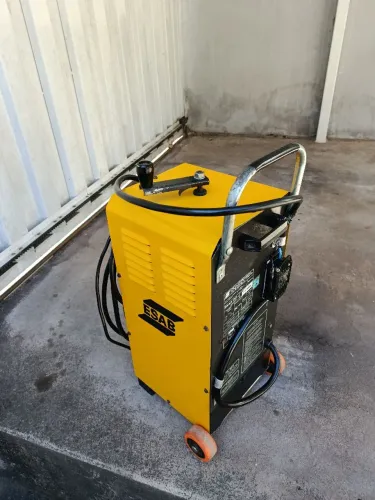Máquina de solda Esab 250 amperes funcionando perfeitamente super conservada
