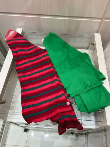 Lote de roupas pra Menina Serve de 10/14 anos + Brinde Chinelo Costance