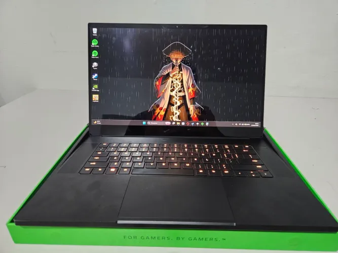 (Troco) Razer Blade 15 Advanced 4K Oled Touch (RTX 2080 SUPER+48GB RAM+I7 10875H...) 