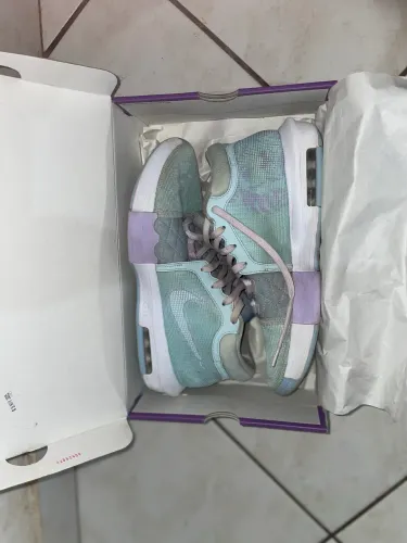 Lebron witness 8 azul e rosa número 43, usado apenas duas vezes