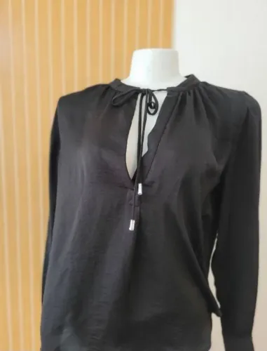 Camisa feminina preta Talita Kume tam 36