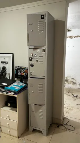 Armário de aço para vestiário/funcionario 4 portas cinza