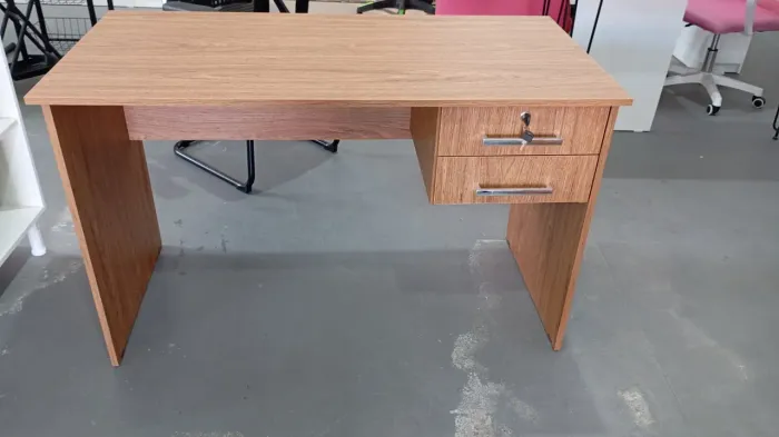 Mesa de escritório branca
