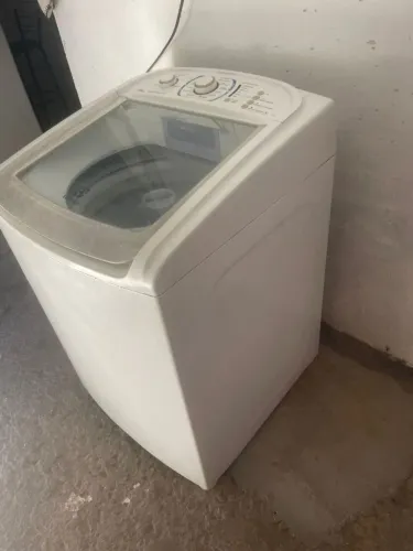 Máquina de lavar, lavando normalmente
