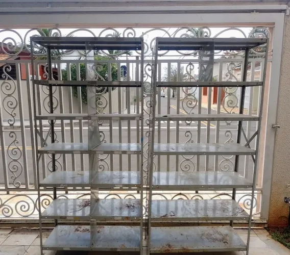 Estante prateleira de ferro bem grande
