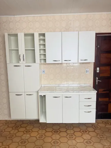 Armário de cozinha completo com paneleiro sem detalhes