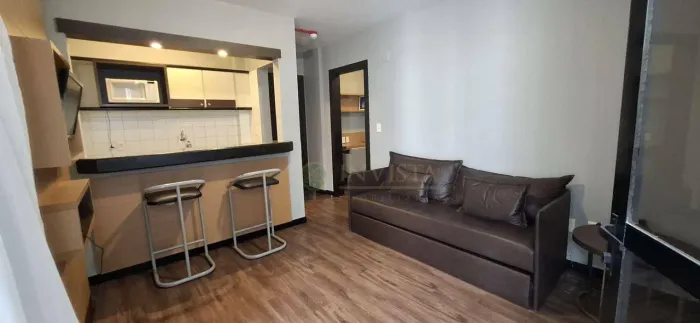 Locação | Mobiliado, 45 m², 1 quarto e 1 vaga de garagem - Centro, em Florianópolis.