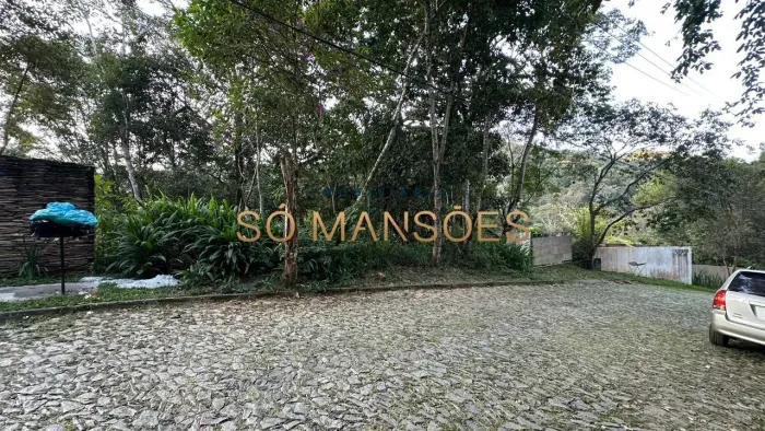 LOTE DE 1.730M² À VENDA NO CONDOMÍNIO VILLE DE MONTAGNE VISTA PARA A MATA.