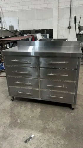 BANCADA EM AÇO INOX COM 8 GAVETAS PARA COZINHA PROFISSIONAL