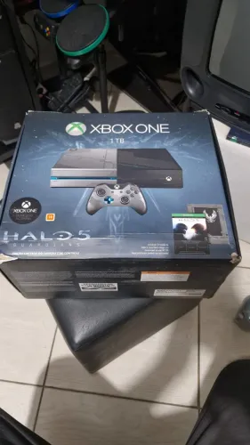 TROCO! Xbox One Halo 5 Edição de Colecionador - Com caixa - Serial batendo