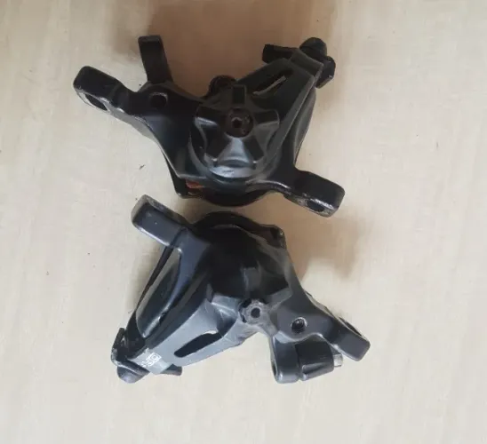 Pinças de freio com pistão duplo