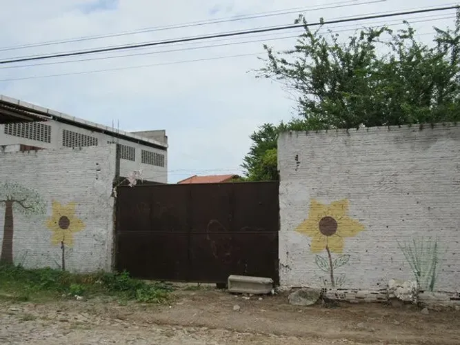 Excelente terreno de esquina com área 12 x 33, ideal para o seu negócio, localizado Rua Be