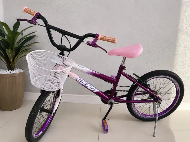 título: Bicicleta Houston Aro 20 - Cor Roxa - Em Bom Estado de Conservação