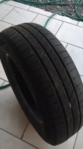 Vendo pneu 175 65 aro 14 