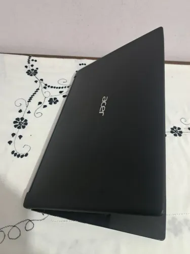 Lindo notebook acer Intel core i3 Setima geração Máquina top pra vender logo 