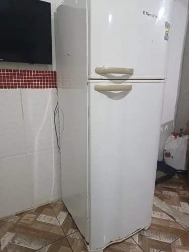 Vendo geladeira funcionando perfeitamente e